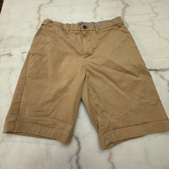 Tommy Hilfiger Men's Khaki Flat Front Shorts - Picture 1 of 3